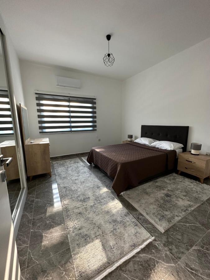 Ozbilge Apartments Кирения Екстериор снимка